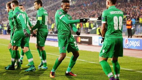 今晚体能课后，阿贾克斯手感冰凉备战法国杯，赛场秩序良好，球队文化再被提及的简单介绍